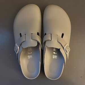 Birkenstock gray Boston clogs — size 40/9-9.5 women. Worn twice! $174 new—$99